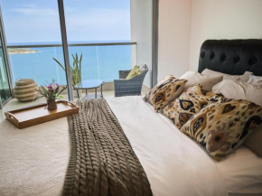 Sea, Sand & Skyline 30th-Floor Poolside Getaway